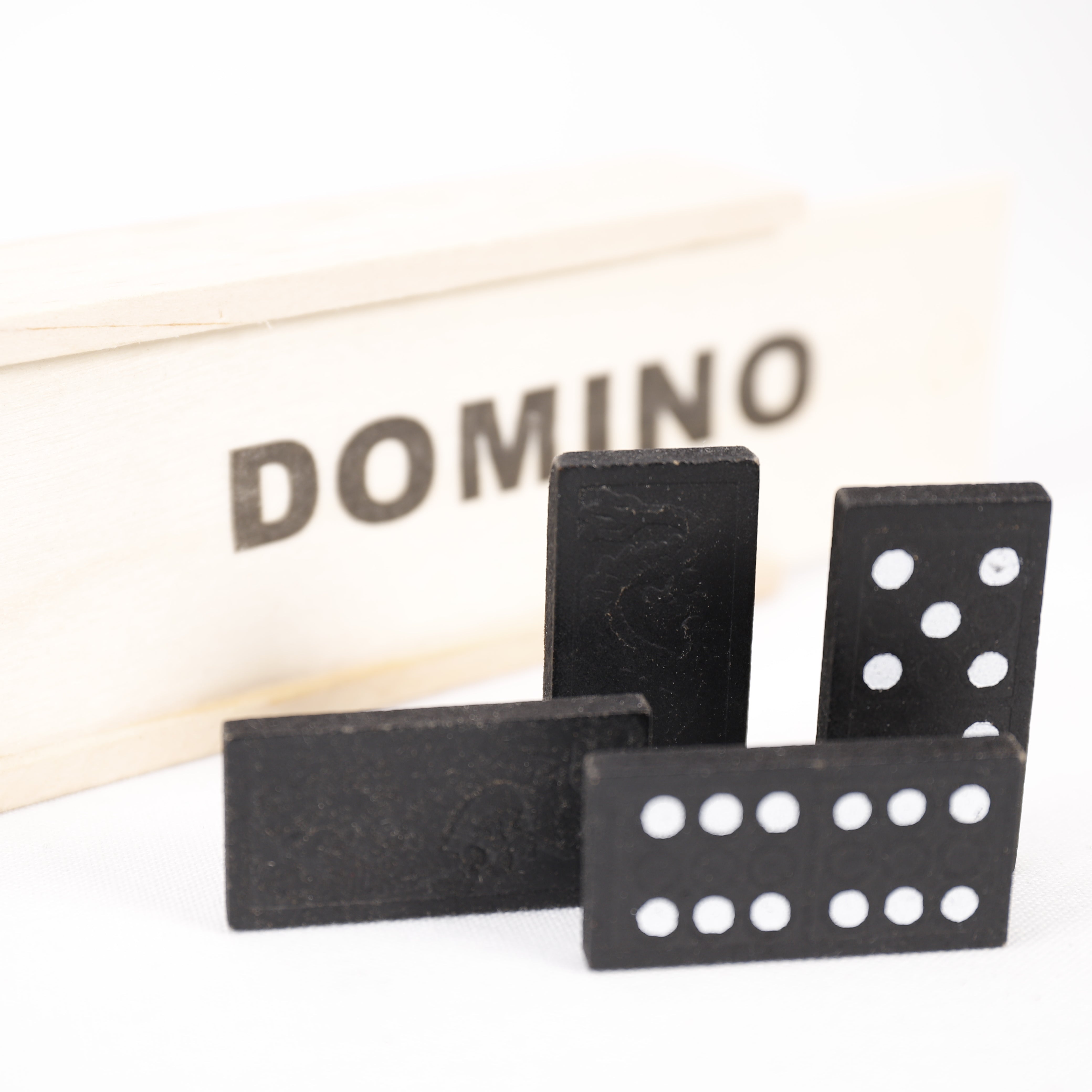 Dominospiel in Holzbox, 28 Spielsteine, Kreativ, Entdecken, Spielest, Spielzeug.