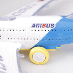 Lade das Bild in den Galerie-Viewer, A380 Airbus, Spielzeug, Flugzeug, mit blinkenden, Lichtern, Geburtstagsgeschenk.
